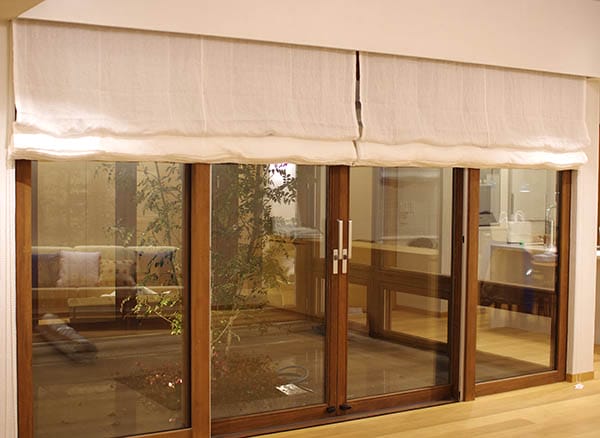 泉邸 リビング1