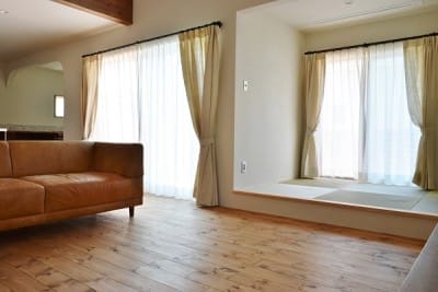 リネンカーテンと自然素材のお家