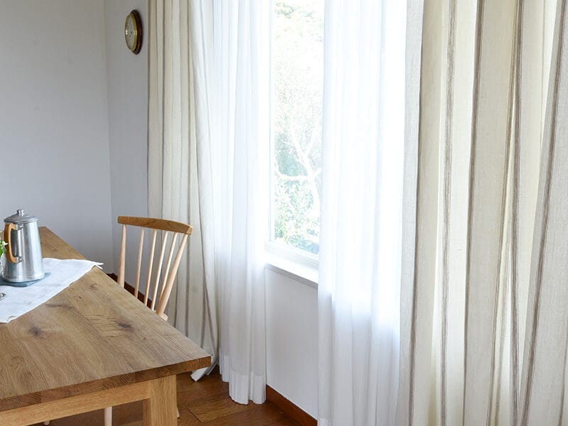 067グレイジュストライプのリネンカーテン | オーダーカーテン